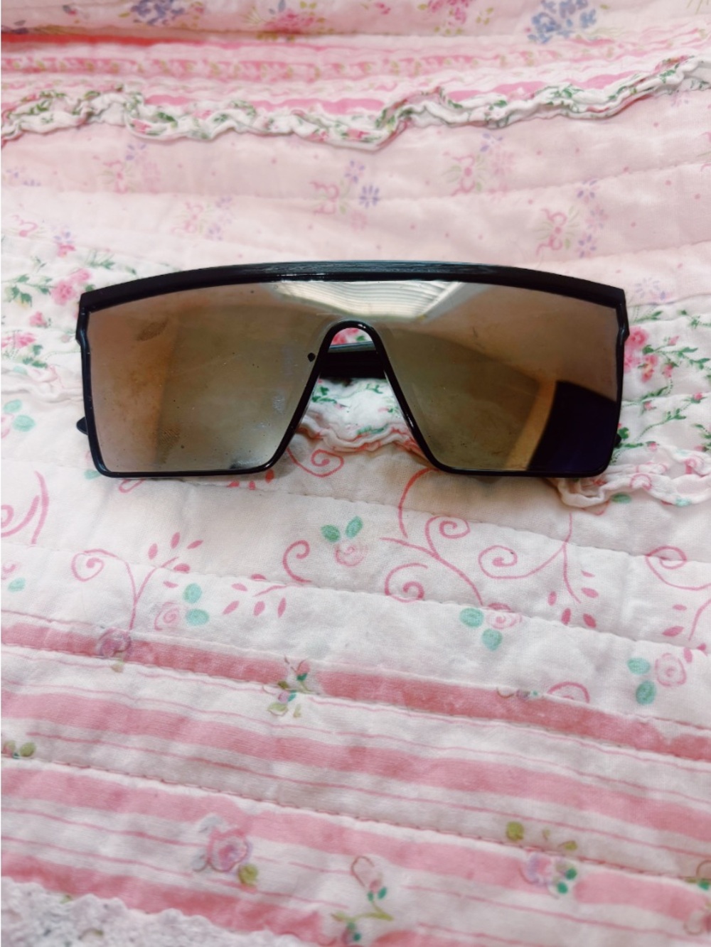 SHEIN Black Shield Sunglasses with Gold-Tinted Lenses